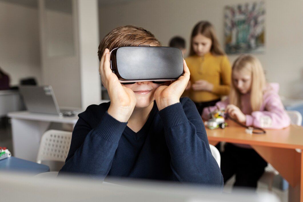 joven-probando-gafas-vr-divirtiendose_23-2149357698